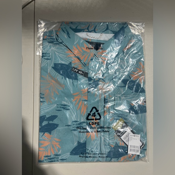 Salty Crew Men's Feeding Frenzy Ocean S/S Tech Woven Button-Up Size L MSRP $72 - Picture 3 of 4